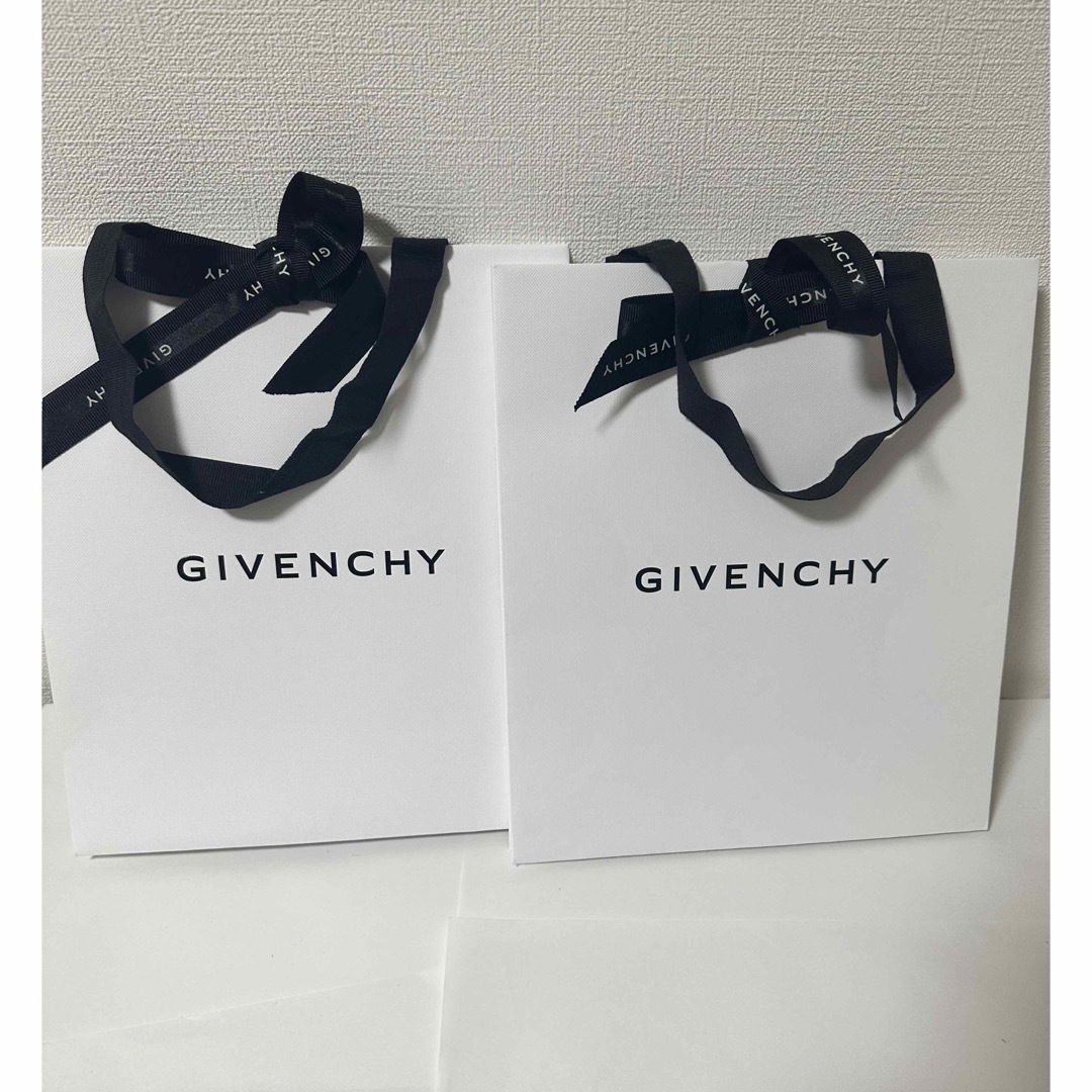 GIVENCHY ショップ袋  ブラックリボン付　　　ショッパー レディースのバッグ(ショップ袋)の商品写真