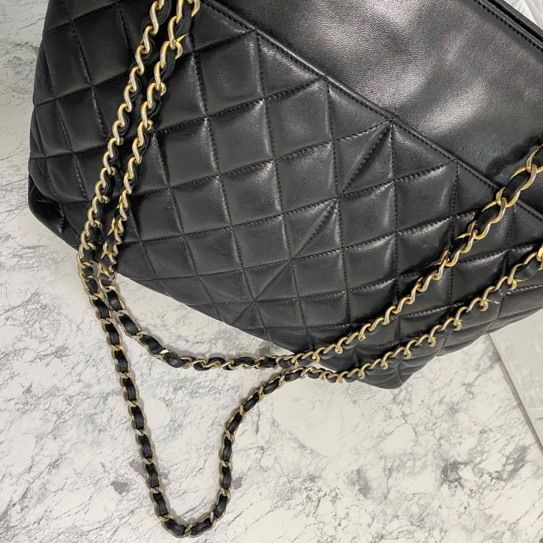 CHANEL(シャネル)のシャネル マトラッセ ココチャーム チェーン ショルダーバッグ ラムスキン 黒 レディースのバッグ(トートバッグ)の商品写真