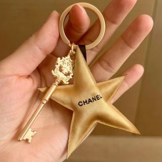 シャネル(CHANEL)の【限定】未使用★CHANEL ノベルティ キーホルダー ホリデー (キーホルダー)