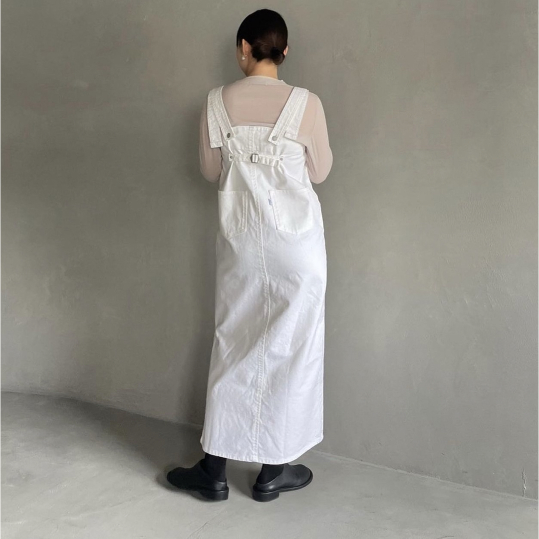ETRE TOKYO(エトレトウキョウ)のetre tokyo×EDWINコラボ　デニムハイライズサススカート　M 白 レディースのスカート(ロングスカート)の商品写真