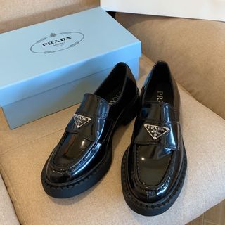 プラダ(PRADA)の人気<プラダ>ローファー(ローファー/革靴)