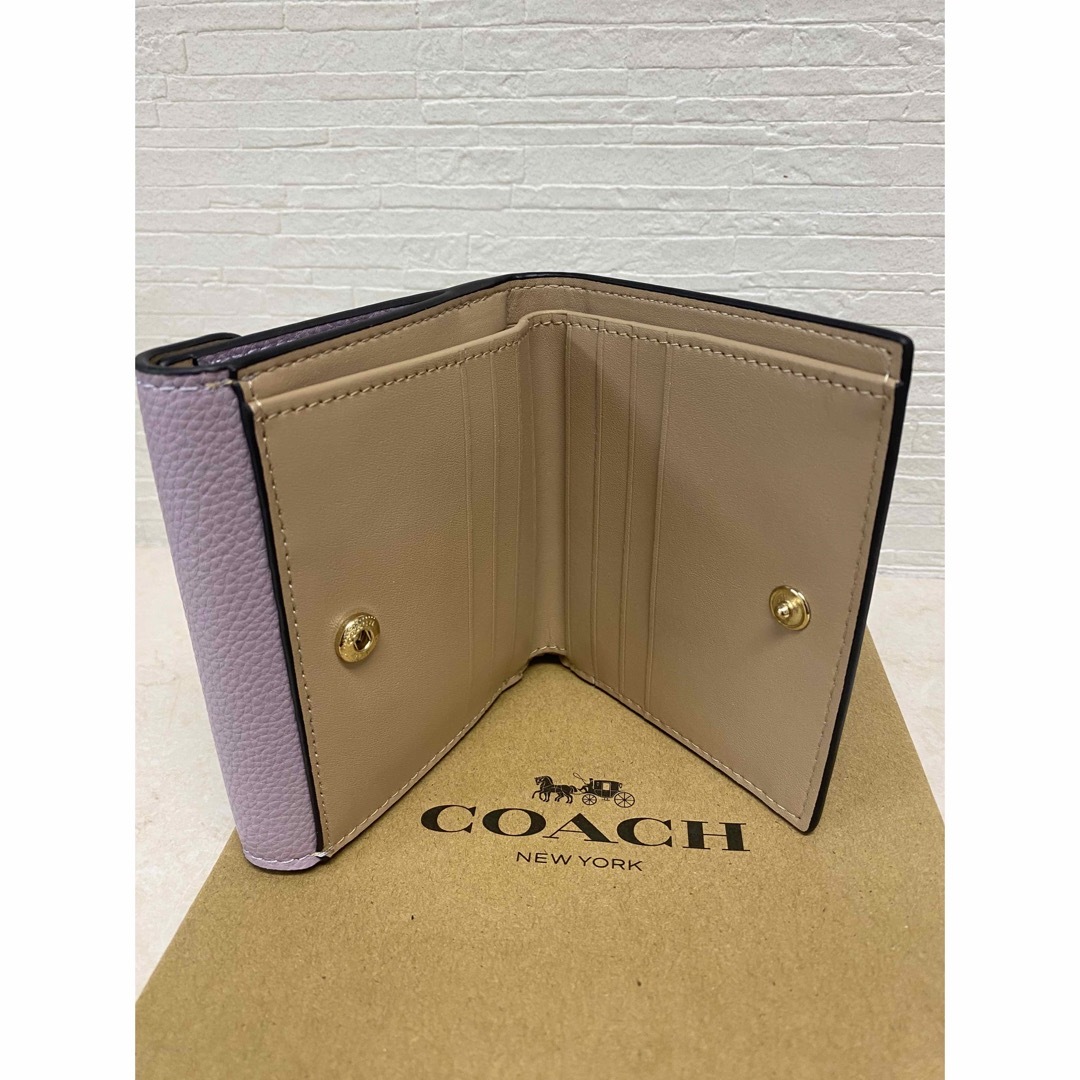 COACH(コーチ)の[新品未使用]✨COACHバイカラー二つ折り財布✨ミニ財布 レディースのファッション小物(財布)の商品写真