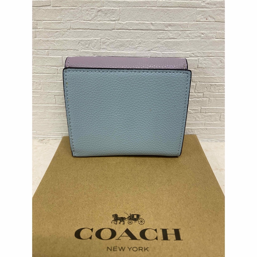 COACH(コーチ)の[新品未使用]✨COACHバイカラー二つ折り財布✨ミニ財布 レディースのファッション小物(財布)の商品写真