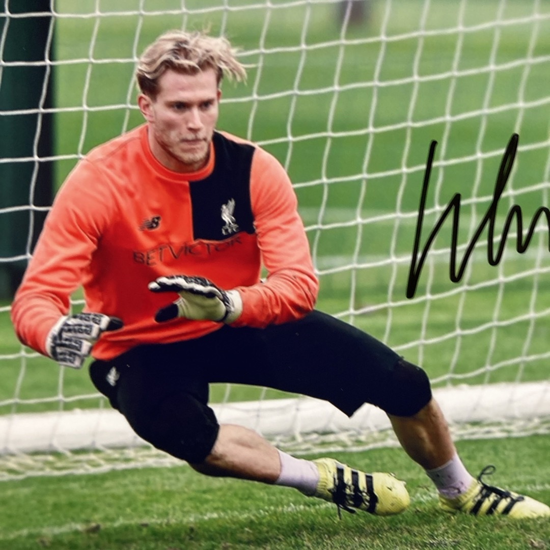 ロリス・カリウス直筆サイン入り超大型写真…Loris Karius… エンタメ/ホビーのタレントグッズ(スポーツ選手)の商品写真