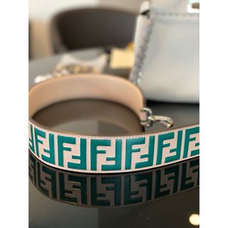 フェンディ(FENDI)のFENDI ☘️Green Forest、ピーカブーストラップ超美品(ショルダーバッグ)