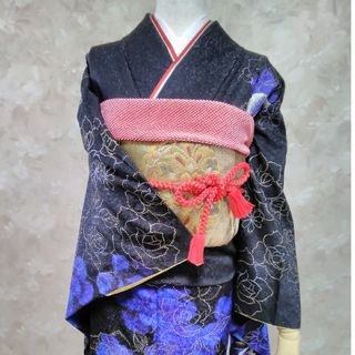 正絹　振袖(黒地にプラチナ　ゴールド　ブルーの薔薇)上代￥580,000の品(着物)