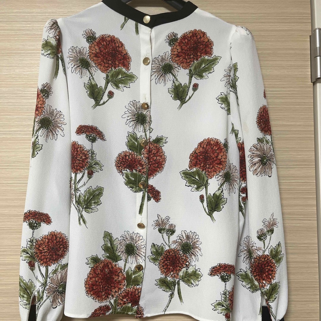 ZARA(ザラ)のZARA 花柄トップス レディースのトップス(シャツ/ブラウス(長袖/七分))の商品写真