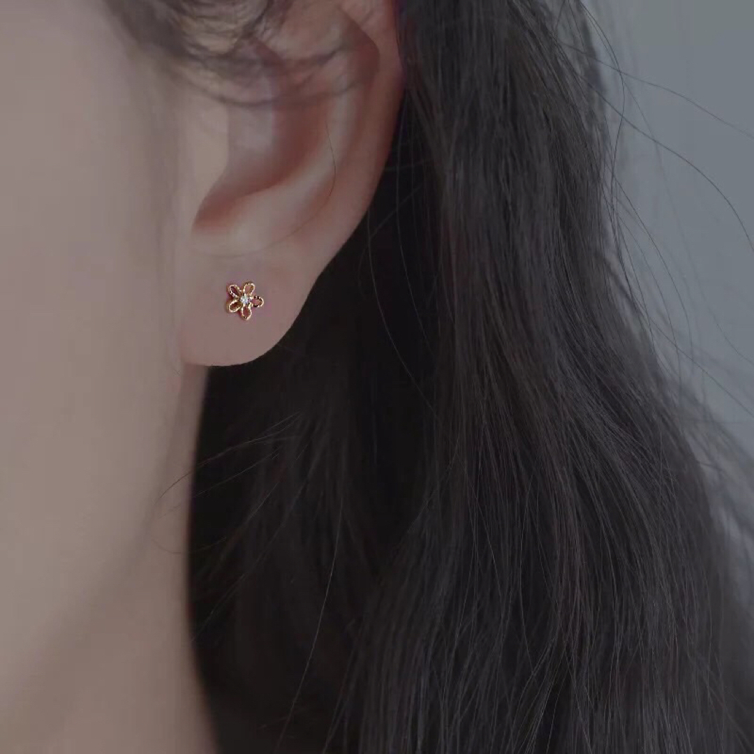  Flower pierce 18k仕上げ　CZダイヤピアス　silver925 レディースのアクセサリー(ピアス)の商品写真