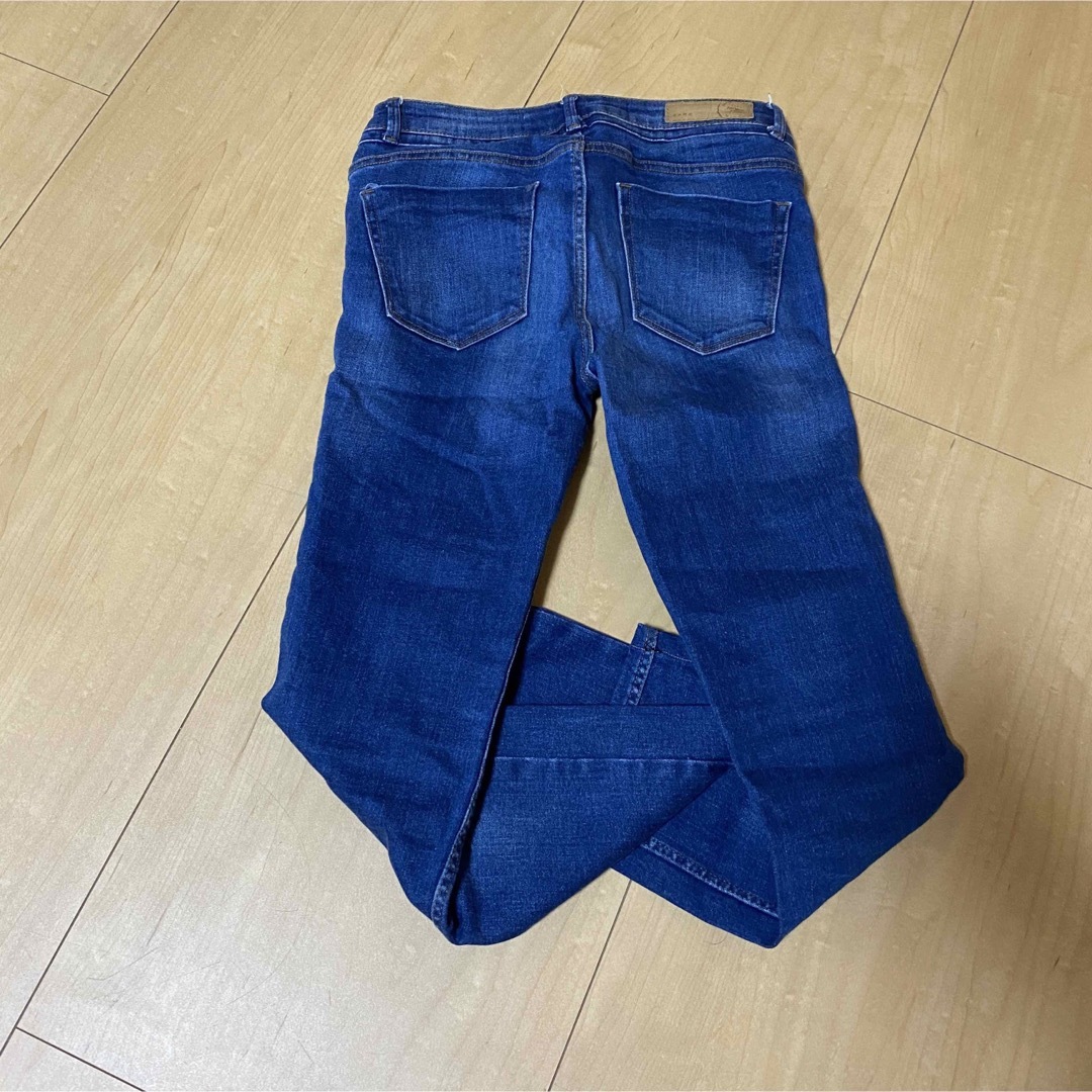 ZARA(ザラ)のzara スキニーデニム　サイズ02 レディースのパンツ(スキニーパンツ)の商品写真