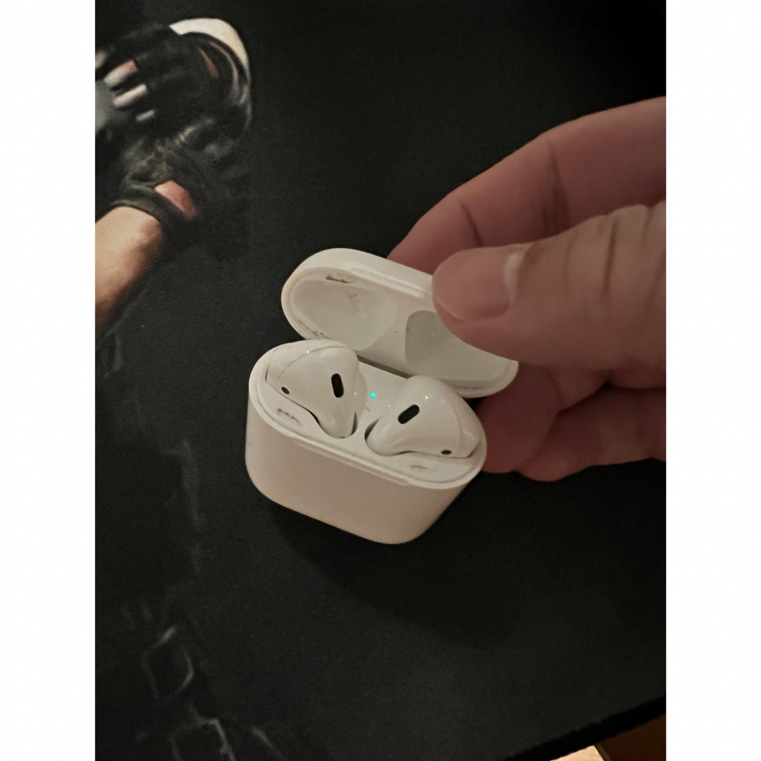 Apple(アップル)のairpods 第一世代 スマホ/家電/カメラのスマホ/家電/カメラ その他(その他)の商品写真