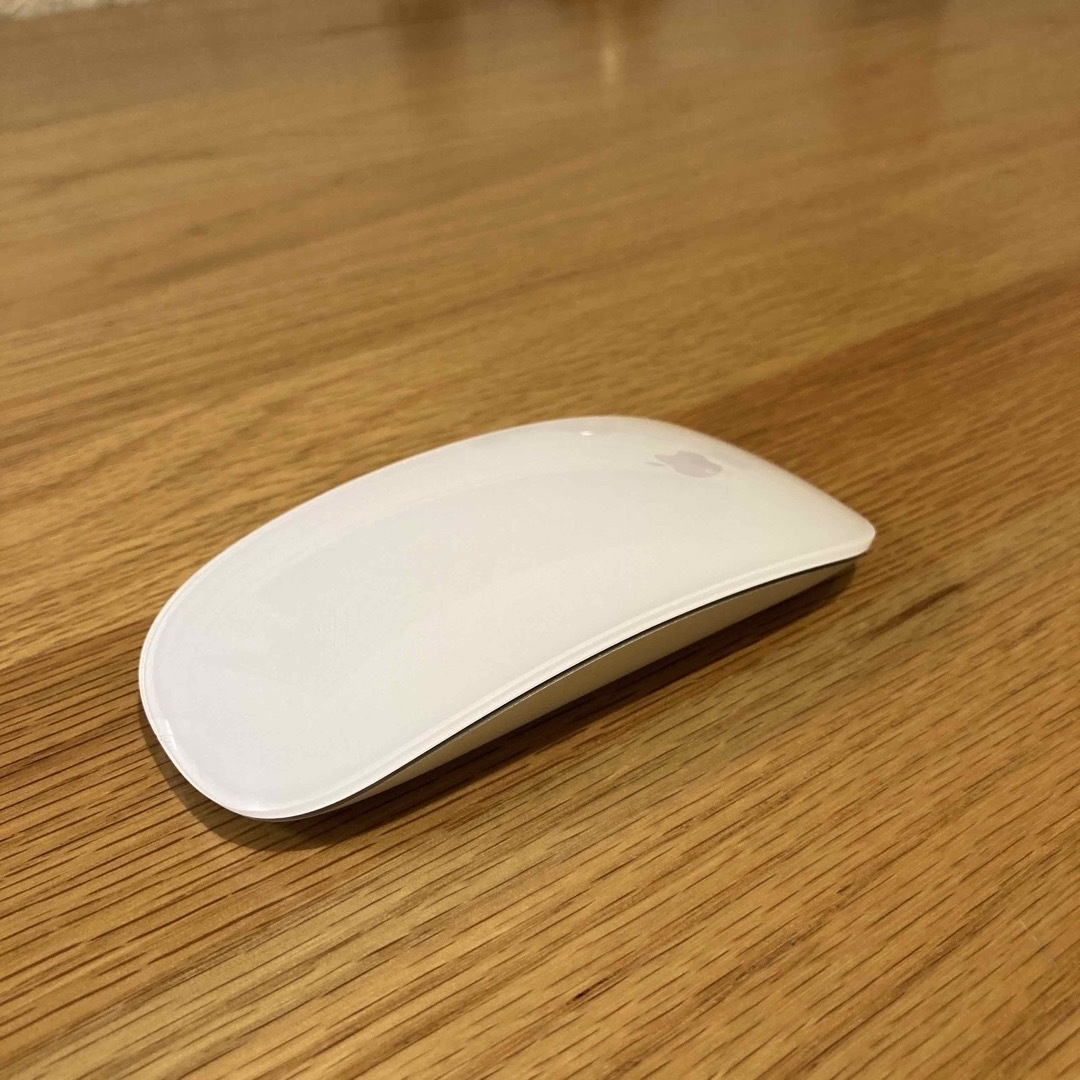 Apple(アップル)のApple Magic Mouse 2 スマホ/家電/カメラのPC/タブレット(PC周辺機器)の商品写真