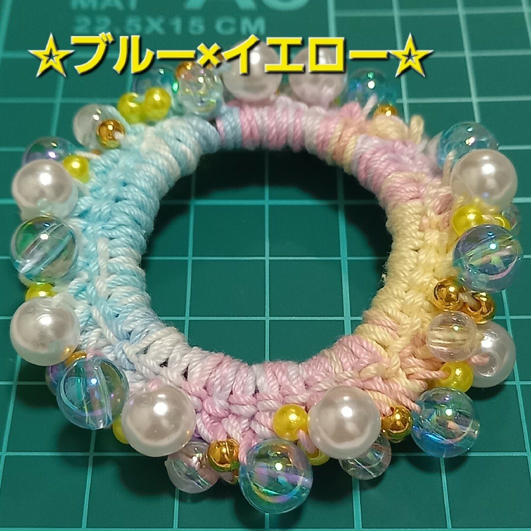 ハンドメイド　ビーズシュシュ　キッズアクセサリー　ヘアアクセサリー　ヘアゴム ハンドメイドのアクセサリー(ヘアアクセサリー)の商品写真