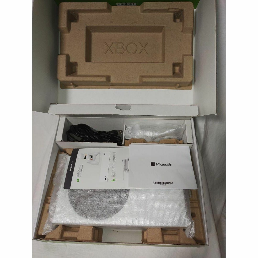 【完動品】xbox series s 本体一式 エンタメ/ホビーのゲームソフト/ゲーム機本体(家庭用ゲーム機本体)の商品写真