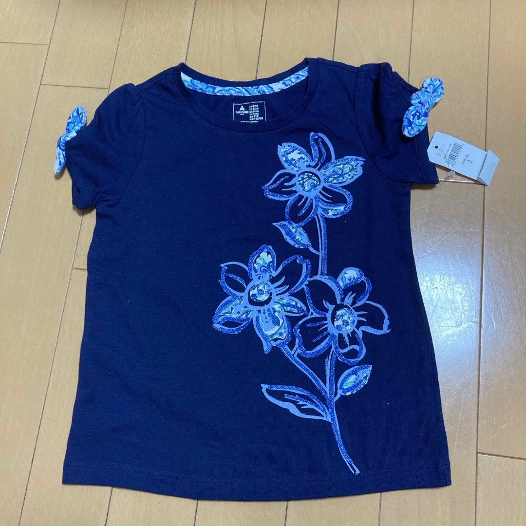 babyGAP(ベビーギャップ)の新品タグ付き110センチ2枚セット キッズ/ベビー/マタニティのキッズ服女の子用(90cm~)(Tシャツ/カットソー)の商品写真