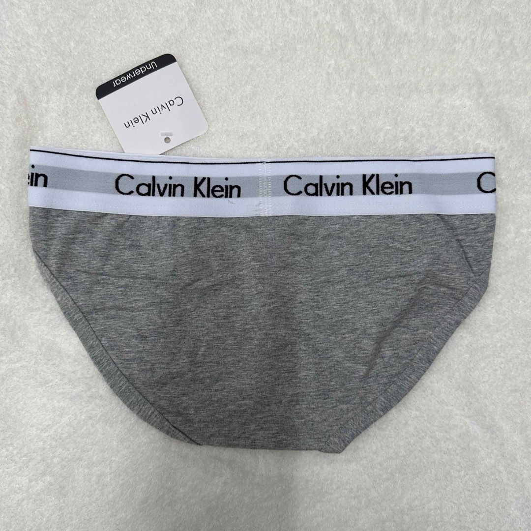 Calvin Klein(カルバンクライン)の新品未使用　Sカルバンクライン　レディース　ブラ　ショーツセット レディースの下着/アンダーウェア(ブラ&ショーツセット)の商品写真