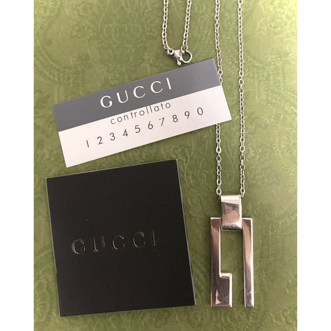 Gucci(グッチ)の新品 グッチ カットアウト/Gロゴ/プレート ネックレス/ペンダント カード付き メンズのアクセサリー(ネックレス)の商品写真