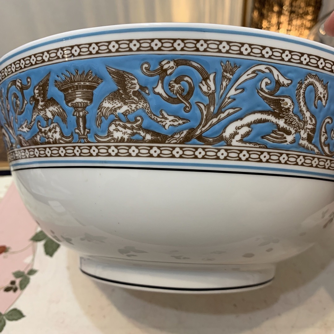 WEDGWOOD(ウェッジウッド)のウェッジウッド フロレンティーン　ターコイズ　25cmサラダボウルLサイズ インテリア/住まい/日用品のキッチン/食器(食器)の商品写真