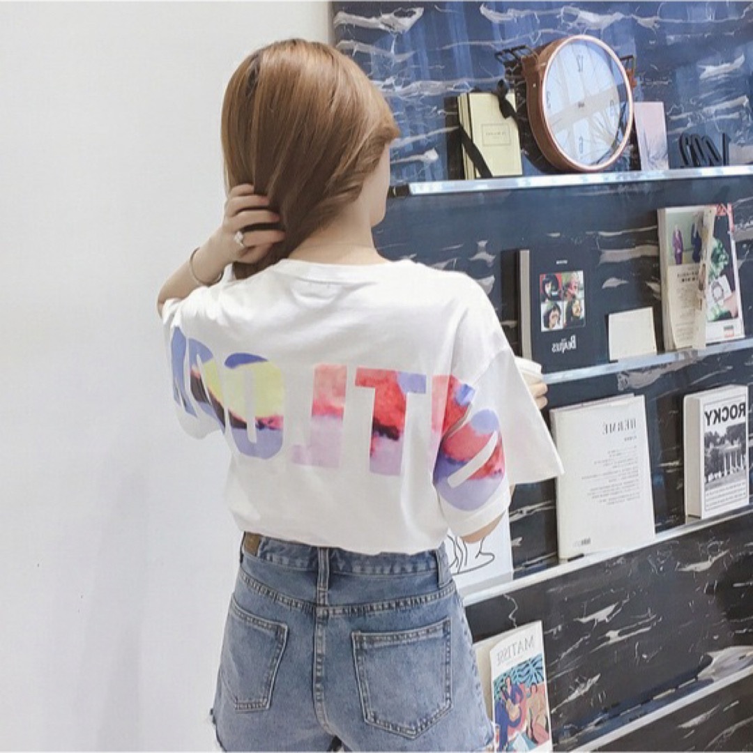 カラーレター 文字 プリント ルーズ バックグラデーション　カラフルロゴTシャツ メンズのトップス(Tシャツ/カットソー(半袖/袖なし))の商品写真