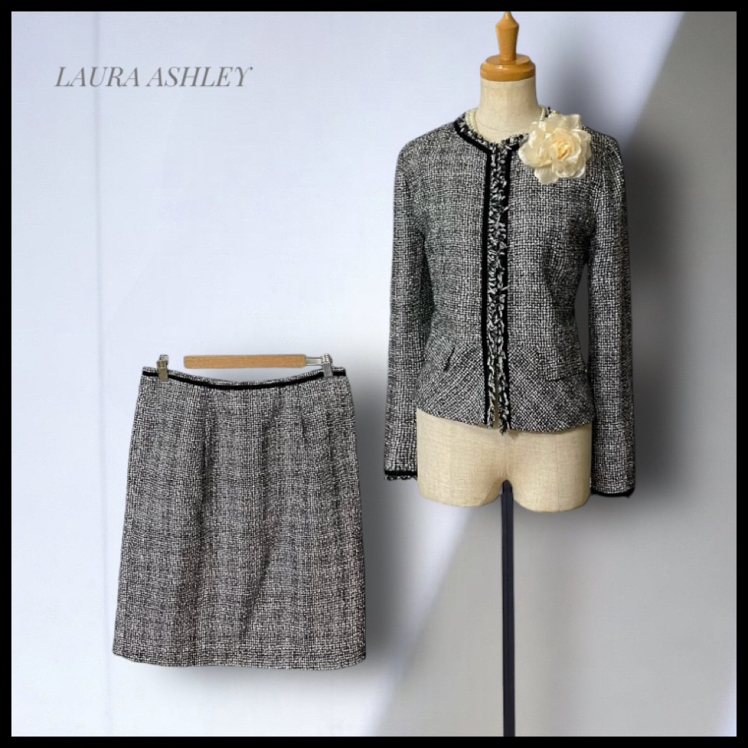 LAURA ASHLEY(ローラアシュレイ)の【LAURA ASHLEY】 美品 大きいサイズ13 ノーカラーツイードスーツ レディースのフォーマル/ドレス(スーツ)の商品写真