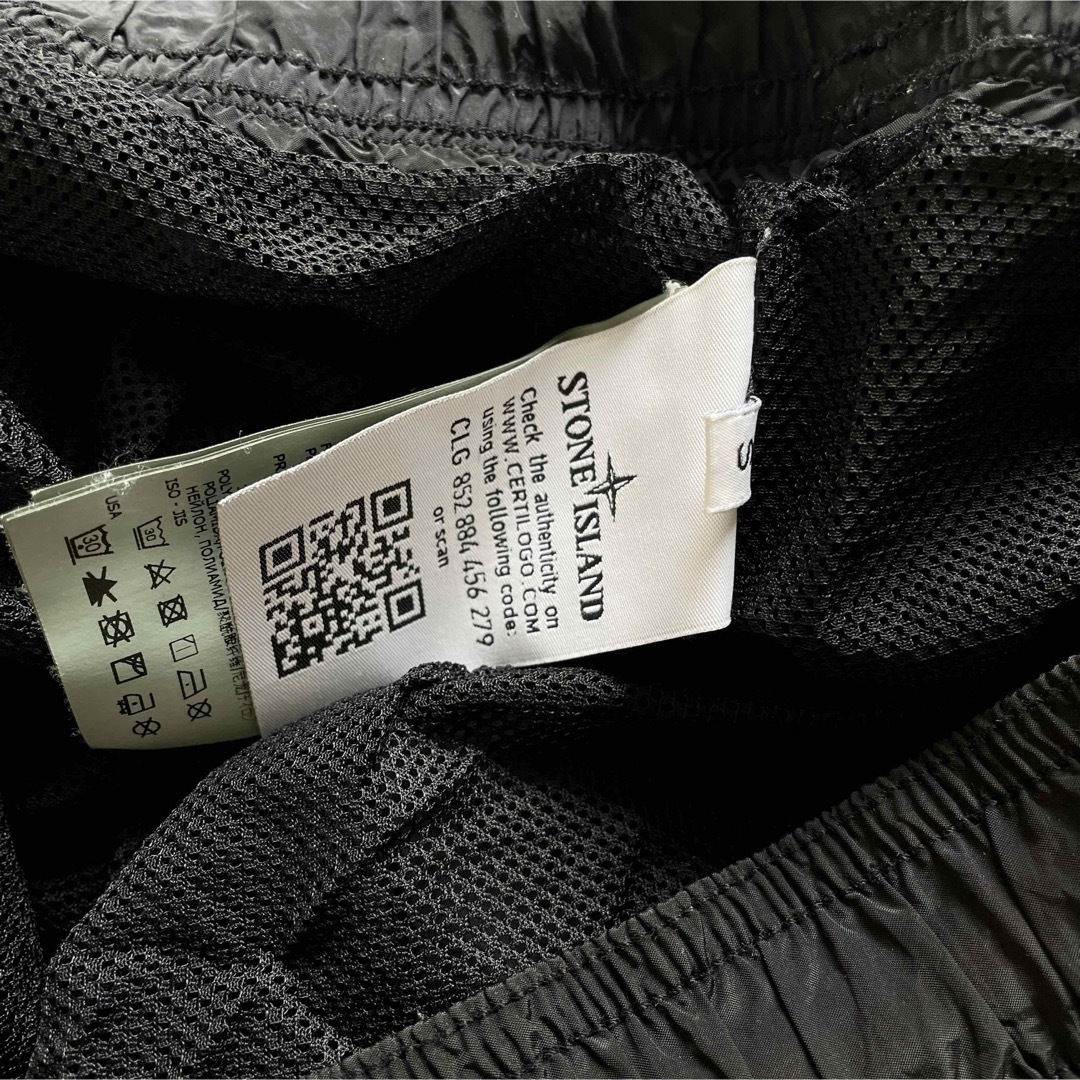 STONE ISLAND(ストーンアイランド)のSTONE ISLAND NYLON METAL SWIM SHORTS メンズのパンツ(ショートパンツ)の商品写真