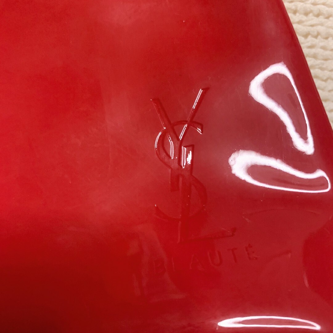 Yves Saint Laurent(イヴサンローラン)のイヴサンローラン ノベルティ 化粧ポーチ コスメポーチ エナメル レディースのファッション小物(ポーチ)の商品写真