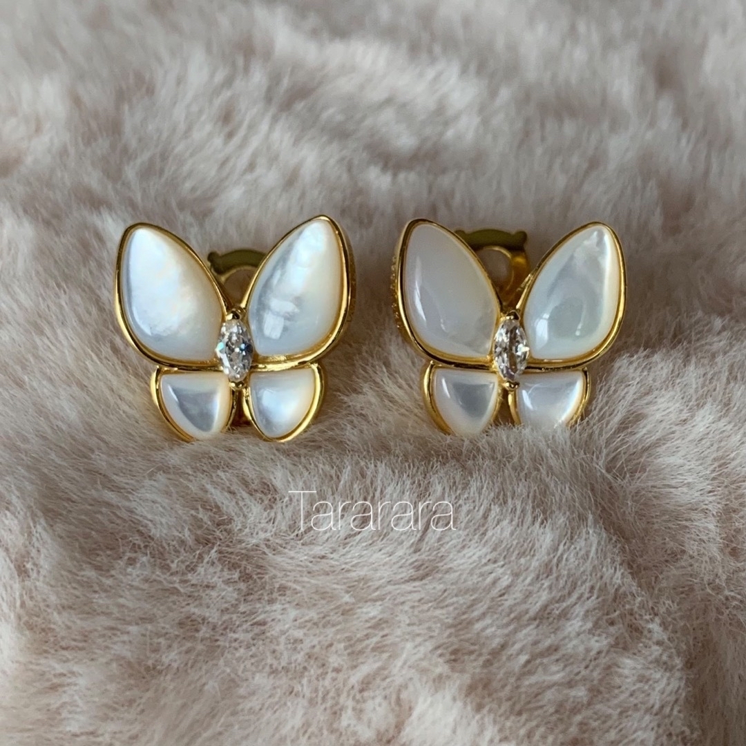 ●silver925 Butterflyピアス ホワイトシェルG●金アレ対応 レディースのアクセサリー(ピアス)の商品写真