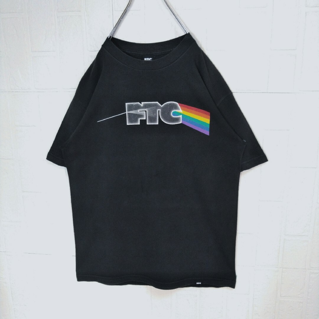 FTC(エフティーシー)の《FTC /エフティーシー》虹色　レインボー　ロゴ　Tシャツ　半袖 メンズのトップス(Tシャツ/カットソー(半袖/袖なし))の商品写真