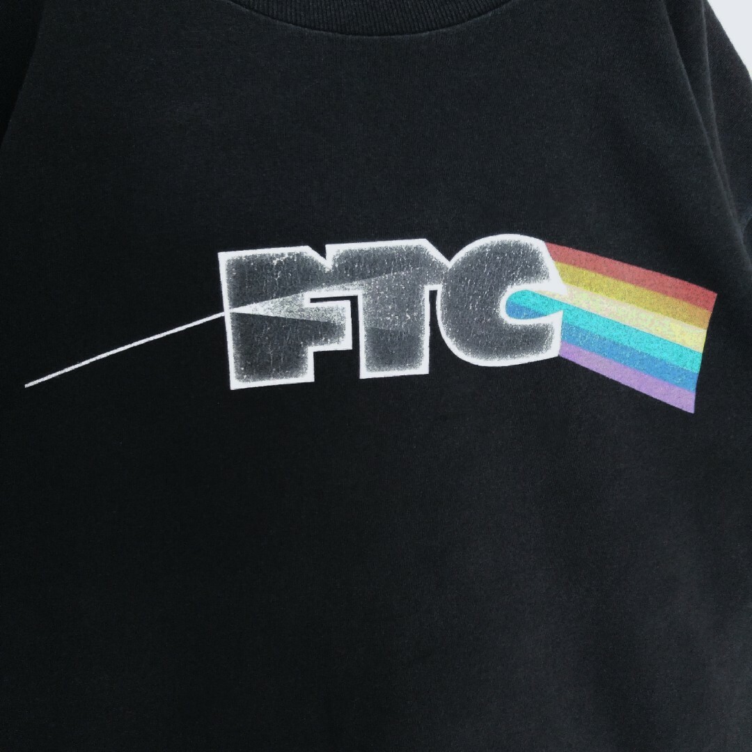 FTC(エフティーシー)の《FTC /エフティーシー》虹色　レインボー　ロゴ　Tシャツ　半袖 メンズのトップス(Tシャツ/カットソー(半袖/袖なし))の商品写真