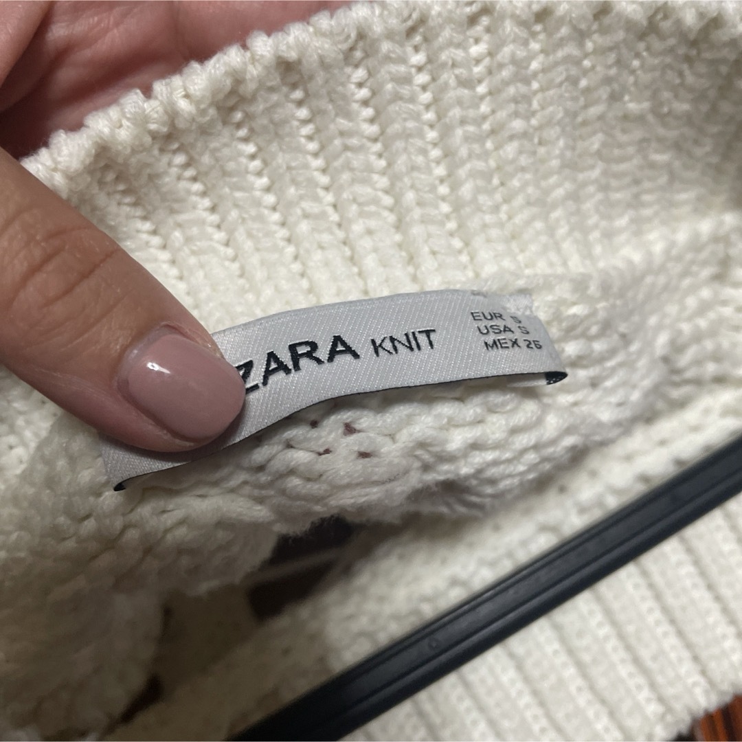 ZARA(ザラ)のZARA ニット　メッシュニットトップス　ホワイト レディースのトップス(ニット/セーター)の商品写真