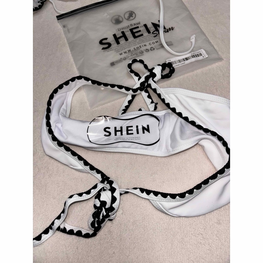 SHEIN(シーイン)の【新品未使用品】ビキニ 水着 スイムウェア L ホワイト ポーチ付き レディースの水着/浴衣(水着)の商品写真