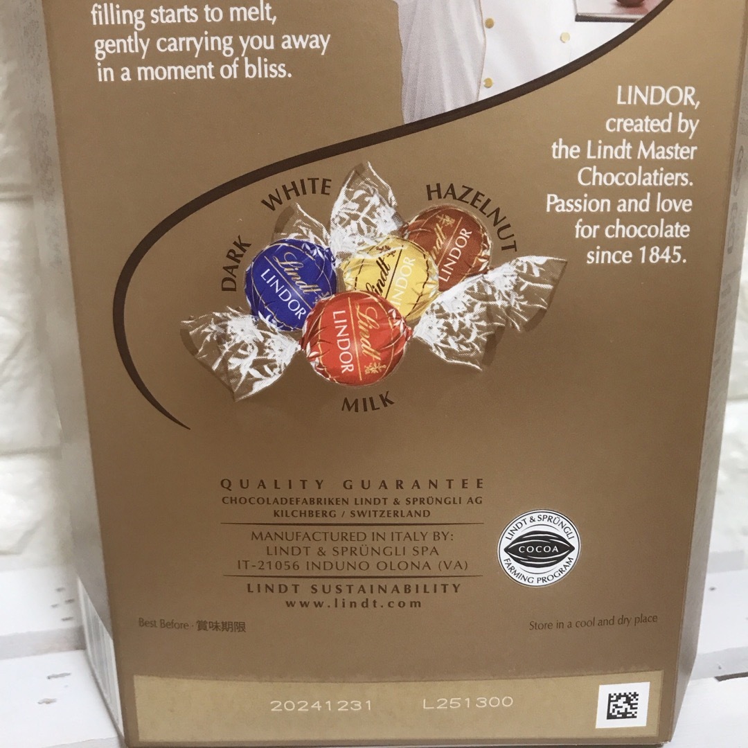 Lindt(リンツ)の★12個＊2種類★【ゴールド】リンツ＊リンドール【コストコ＊Costco】 食品/飲料/酒の食品(菓子/デザート)の商品写真