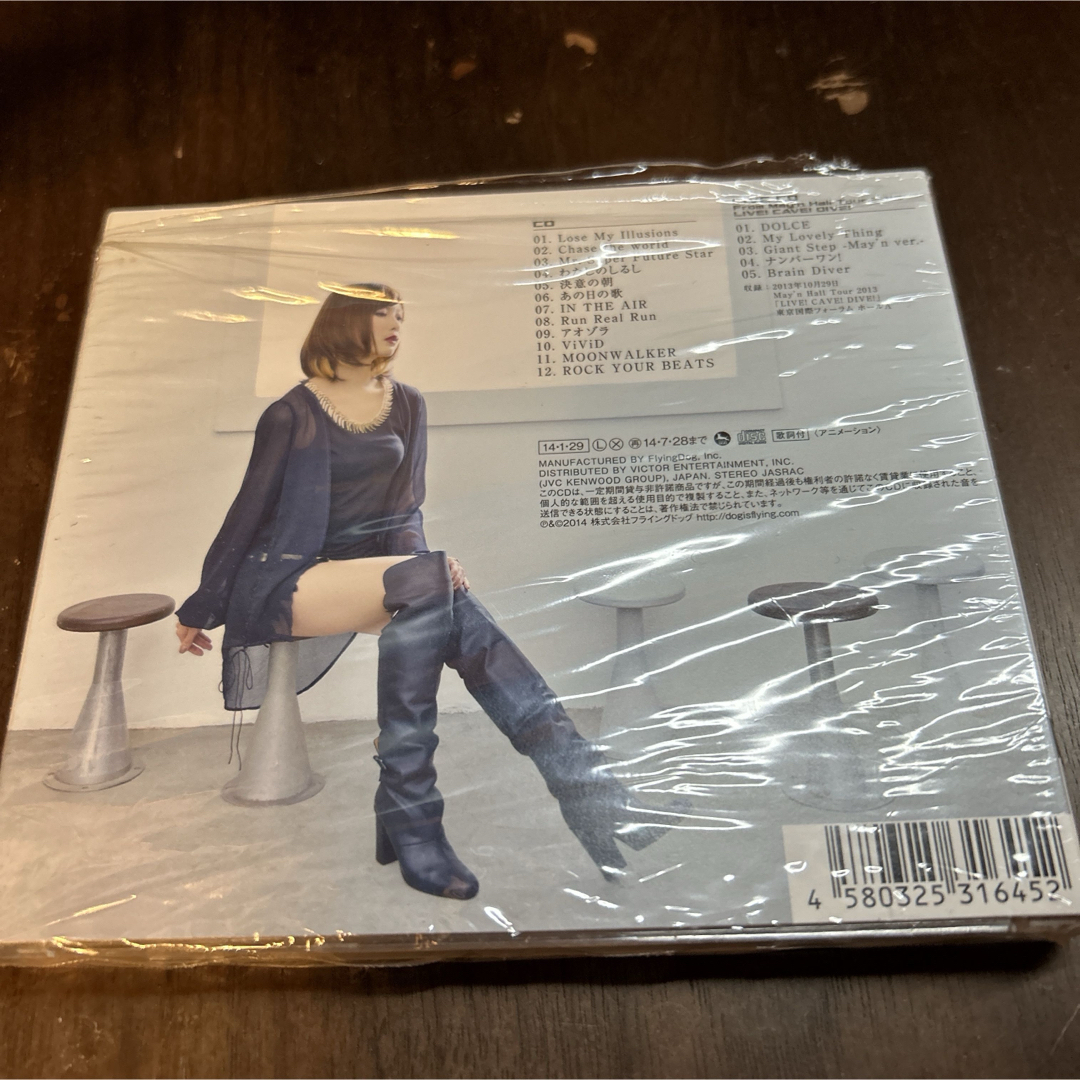 NEW　WORLD（LIVE　CD付限定盤） エンタメ/ホビーのCD(ポップス/ロック(邦楽))の商品写真