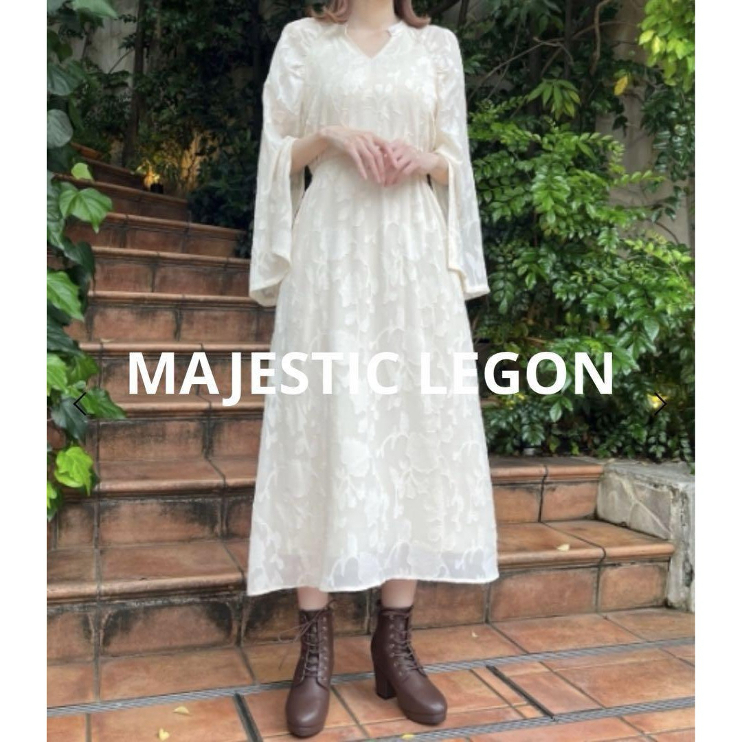 MAJESTIC LEGON(マジェスティックレゴン)のMAJESTIC LEGON 袖スリットフレアーワンピース アイボリー Mサイズ レディースのワンピース(ロングワンピース/マキシワンピース)の商品写真