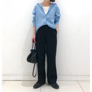 ユニクロ(UNIQLO)のタックワイドパンツ(カジュアルパンツ)