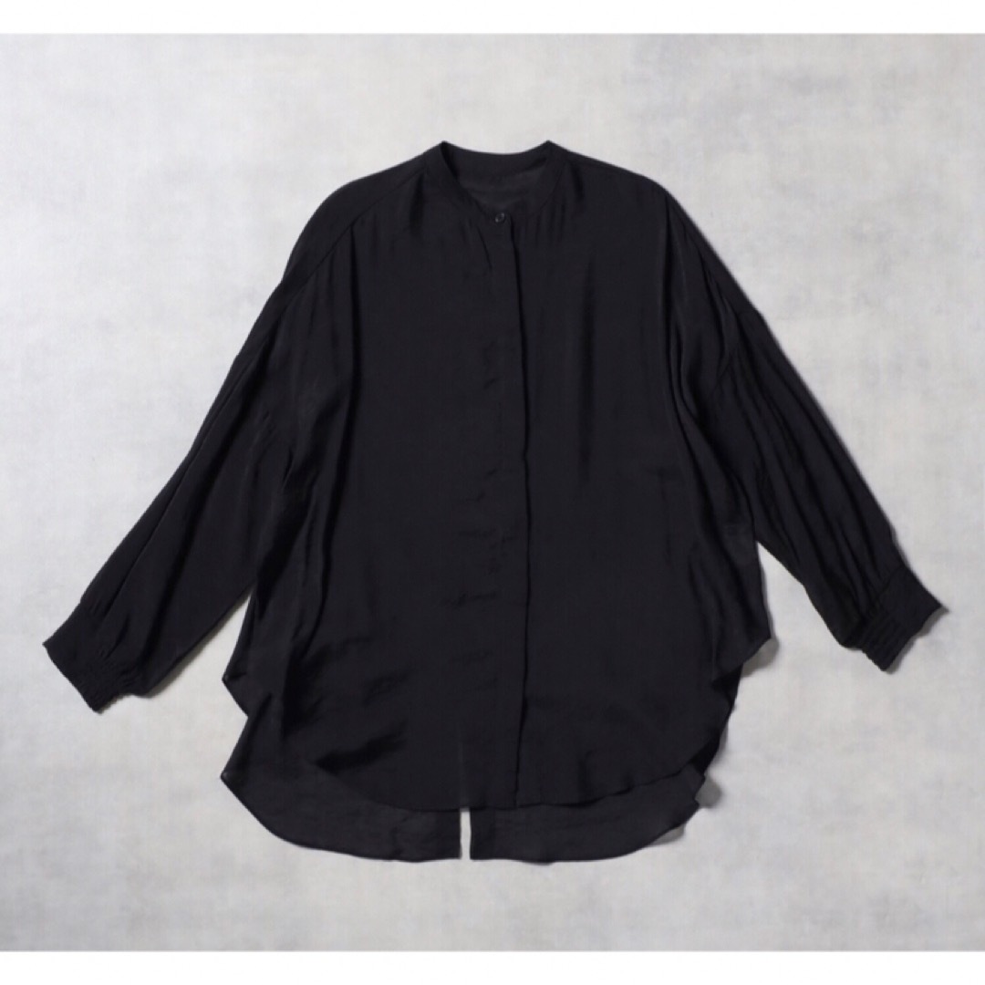 BONJOUR SAGAN(ボンジュールサガン)のボンジュールサガン　袖ゴムカフスシアーシャツ　ブラック レディースのトップス(シャツ/ブラウス(長袖/七分))の商品写真