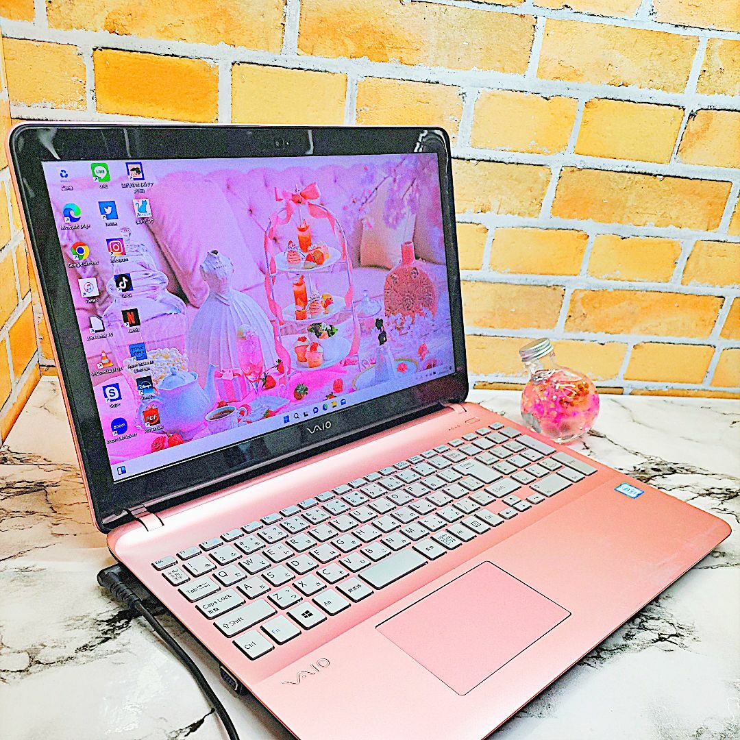 SONY(ソニー)のDisneyコラボ❤超レア♪【アリスモデル】ピンクノートパソコン❤Core‐i7 スマホ/家電/カメラのPC/タブレット(ノートPC)の商品写真