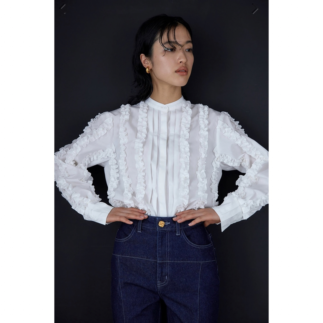 MEER. メーア　WHIP RUFFLE BLOUSE(WHT) ブラウス レディースのトップス(シャツ/ブラウス(長袖/七分))の商品写真