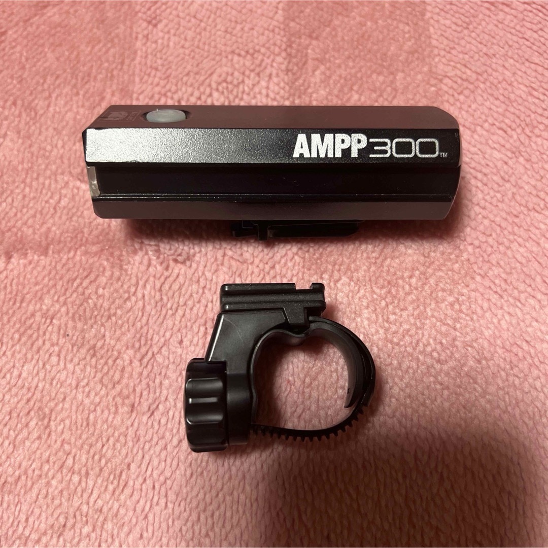 cateye ライト ampp300 充電不可　ブラケット付き スポーツ/アウトドアの自転車(パーツ)の商品写真