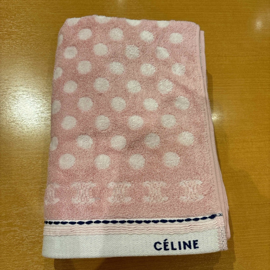 celine(セリーヌ)のセリーヌ大判バスタオルピンク インテリア/住まい/日用品の日用品/生活雑貨/旅行(タオル/バス用品)の商品写真