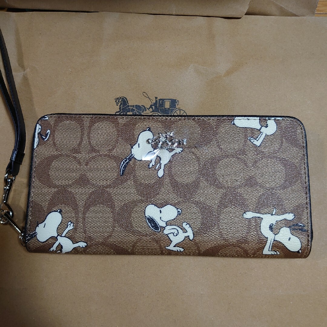 COACH(コーチ)のCOACH　長財布　新品　未使用　スヌーピー　メンズ　レディース レディースのファッション小物(財布)の商品写真