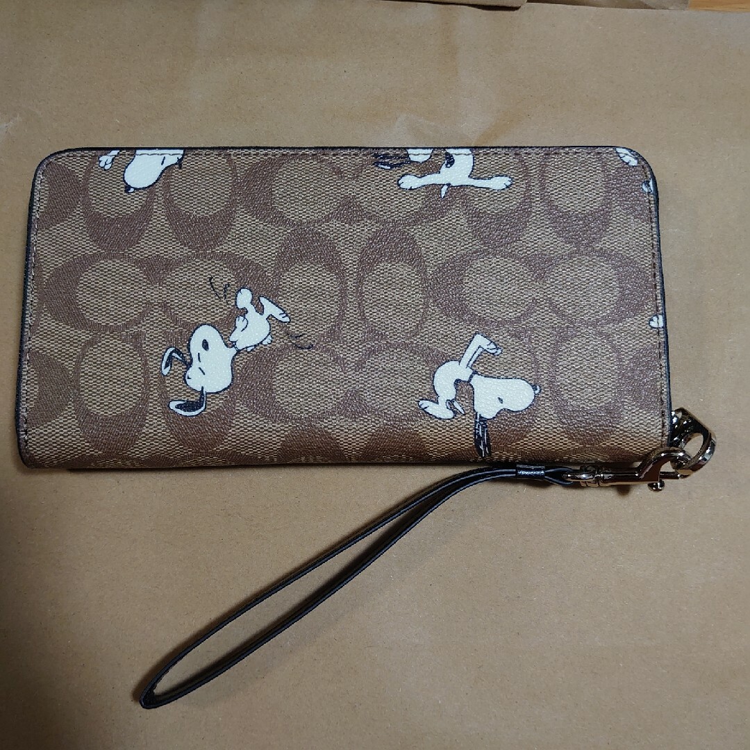 COACH(コーチ)のCOACH　長財布　新品　未使用　スヌーピー　メンズ　レディース レディースのファッション小物(財布)の商品写真