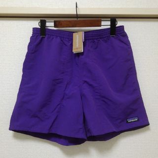 パタゴニア(patagonia)の廃盤カラー！　新品　パタゴニア　バギーズショーツ　パープル　Sサイズ　5インチ(ショートパンツ)