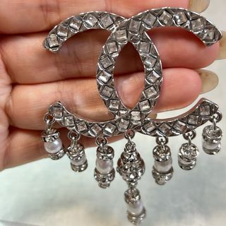 シャネル(CHANEL)の◉CHANELブローチ◉silver(ブローチ/コサージュ)