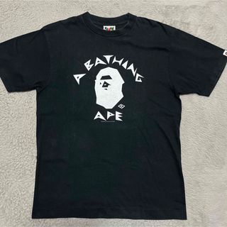 アベイシングエイプ(A BATHING APE)のAPE BAPE KAWS college logo tee tシャツ  M 黒(Tシャツ/カットソー(半袖/袖なし))