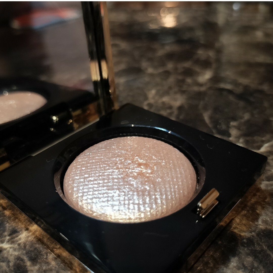 BOBBI BROWN(ボビイブラウン)のボビイブラウン リュクスアイシャドウ#MOONSTONE 2.5g コスメ/美容のベースメイク/化粧品(アイシャドウ)の商品写真