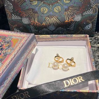 Christian Dior - 新品♡Christian Dior ピアス　ゴールド