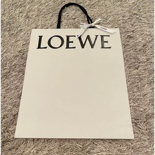 ロエベ(LOEWE)の【美品】ロエベ　ショップ袋　大　ショッパー　リボン付き(ショップ袋)