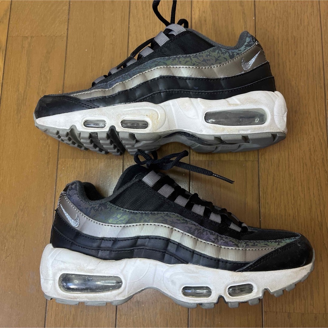 NIKE(ナイキ)のNIKE AIR MAX 95 ナイキエアマックス95 23cm ブラック レディースの靴/シューズ(スニーカー)の商品写真