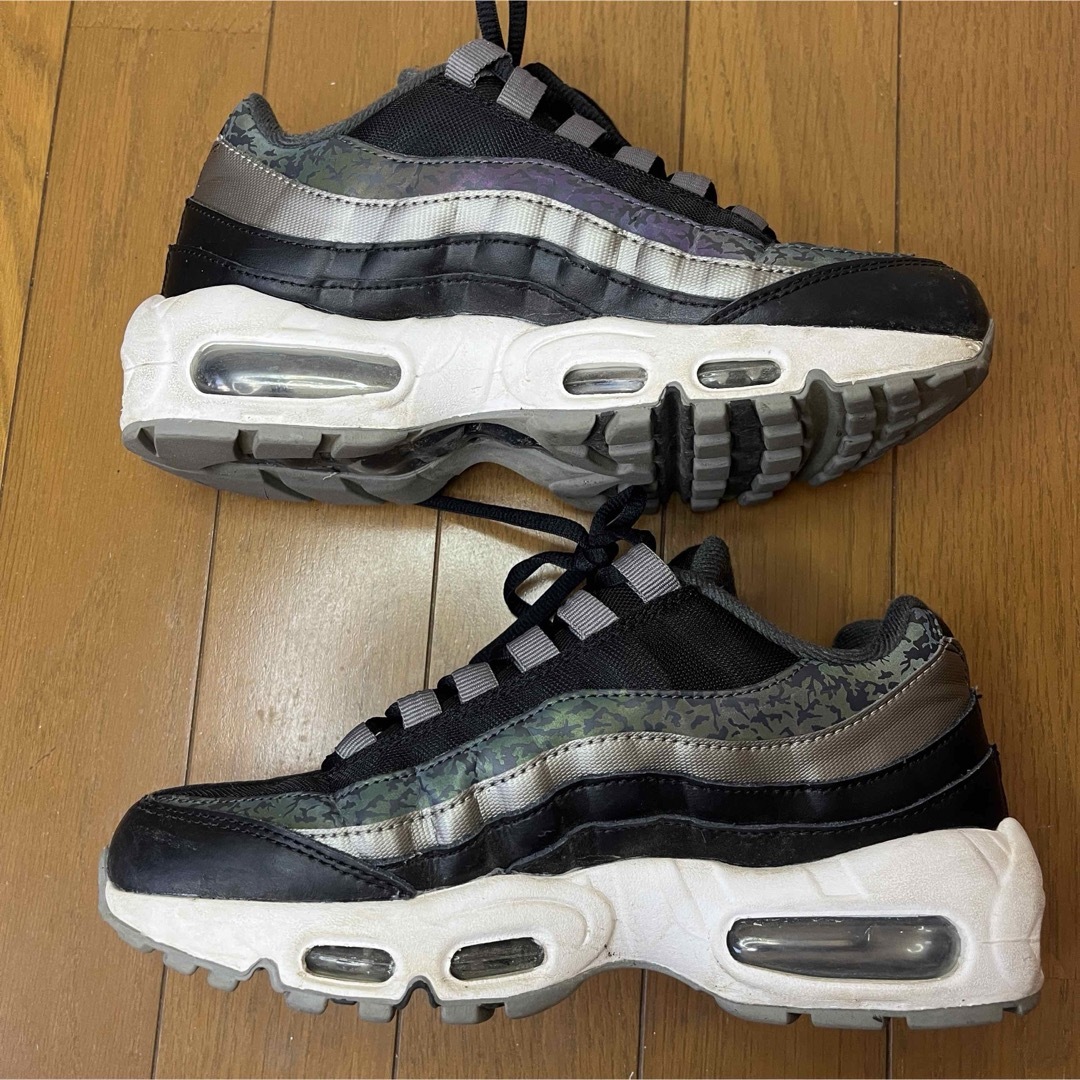 NIKE(ナイキ)のNIKE AIR MAX 95 ナイキエアマックス95 23cm ブラック レディースの靴/シューズ(スニーカー)の商品写真