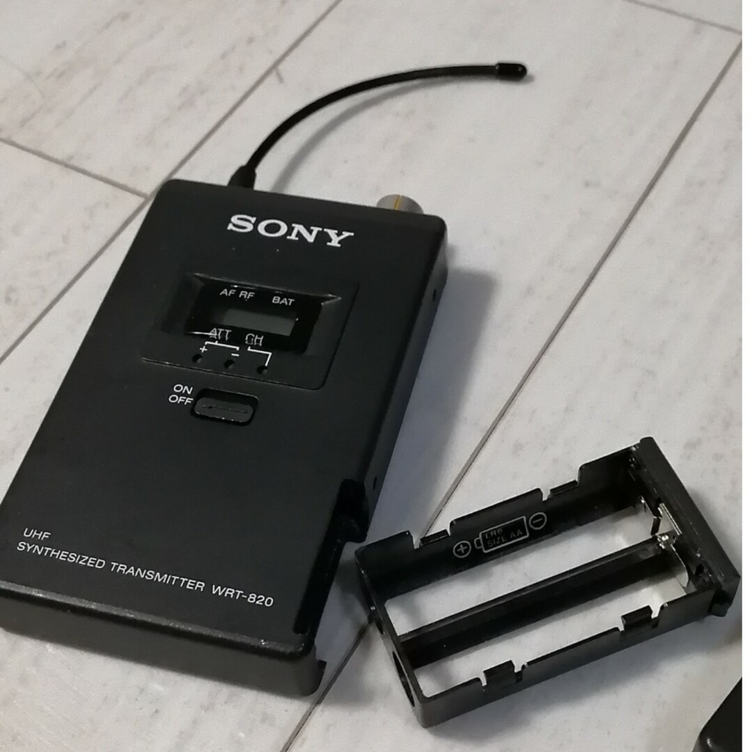 【ジャンク品】SONY ワイヤレスピンマイク 送受信機 スマホ/家電/カメラのオーディオ機器(その他)の商品写真